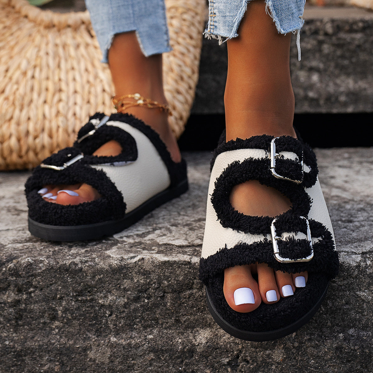 Slides & Slippers